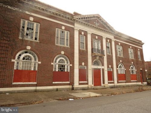 15 E 8th St, CHESTER, PA, 19013-4241 | Card Image