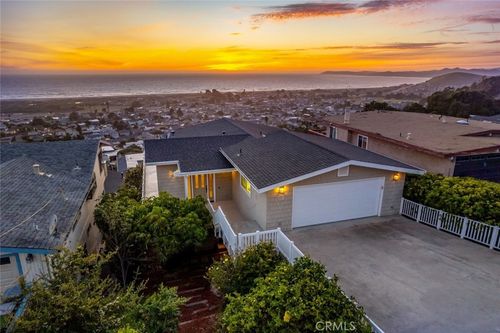 2621 Maple Ave, Morro Bay, CA, 93442-1725 | Card Image