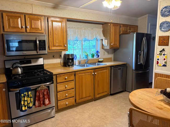308 Kenwood Ct, Home with 3 bedrooms, 2 bathrooms and null parking in Whiting NJ | Image 5