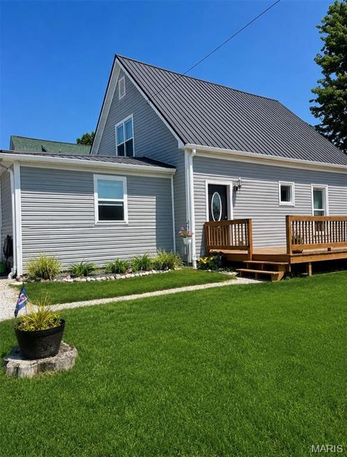 720 Chase St, Hillsboro, IL, 62049-1826 | Card Image
