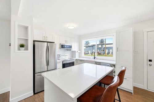231-2211 19 St Ne, Calgary, AB, T2E4Y5 | Card Image