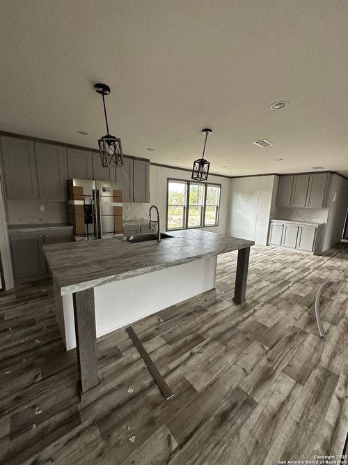 719 N Houston St, Sabinal, TX, 78881 | Card Image