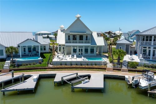 106 Bismarck Ln, Rockport, TX, 78382-2159 | Card Image