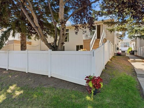 237 Sabrina Way Sw, Calgary, AB, T2W4J4 | Card Image