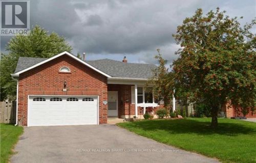 233 Sheffield Street, Newmarket (Bristol-London), ON, L3Y5X7 | Card Image