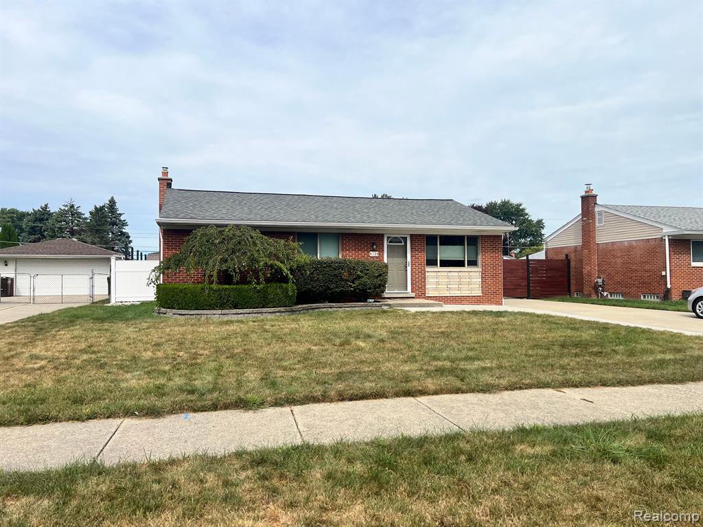 Royce Dr, Sterling Heights, MI 48313