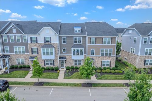 812 Theda Dori St, Cranberry Twp, PA, 16066-3443 | Card Image