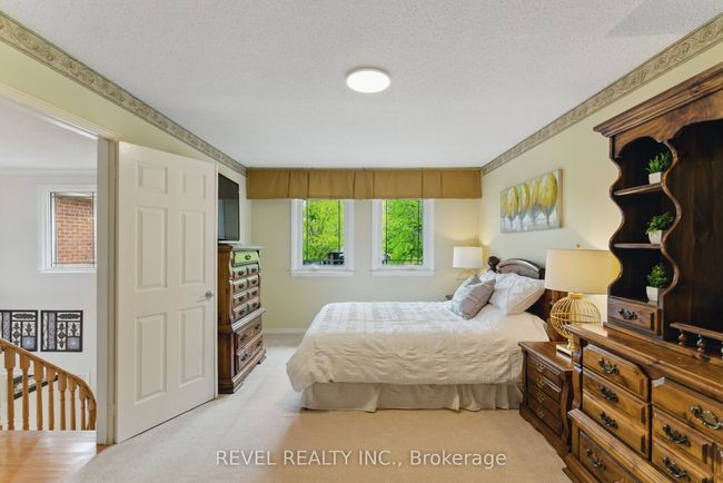 1076 Roxborough Dr, House other with 4 bedrooms, 3 bathrooms and 2 parking in Oakville ON | Image 24