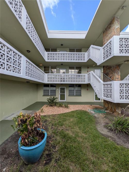 216-4885 1st St Ne, ST PETERSBURG, FL, 33703-3028 | Card Image