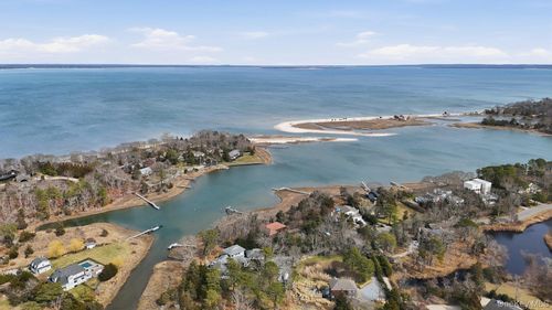 3 Robins Nest Ln, Hampton Bays, NY, 11946-1024 | Card Image