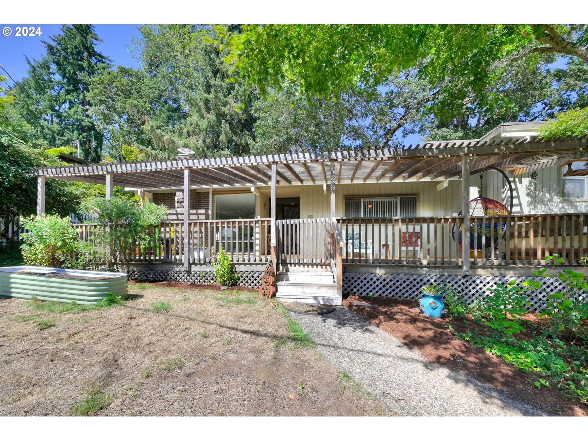 235 W 38 Th Ave, For Sale in Eugene Zoocasa