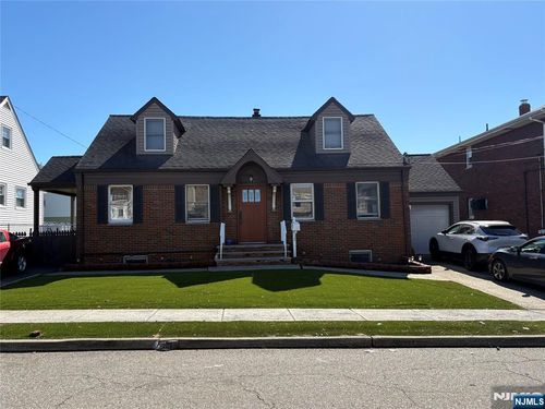 739 Garden St, Carlstadt, NJ, 07072-1622 | Card Image