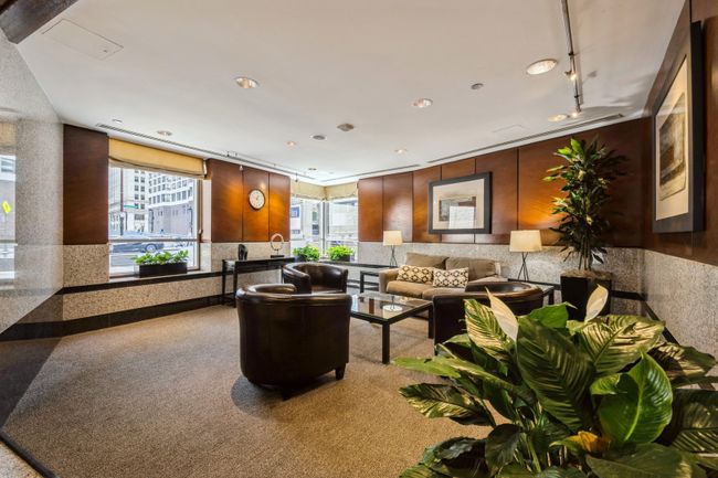 2011 - 440 N Wabash Avenue, Condo with 2 bedrooms, 2 bathrooms and 1 parking in Chicago IL | Image 2