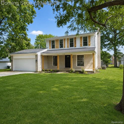 39142 Helena Ave, Sterling Heights, MI, 48313-5516 | Card Image