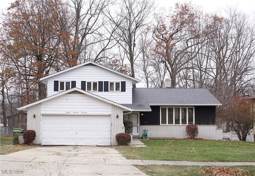 877 Bittersweet Drive, Seven Hills, OH, 44131 | Card Image