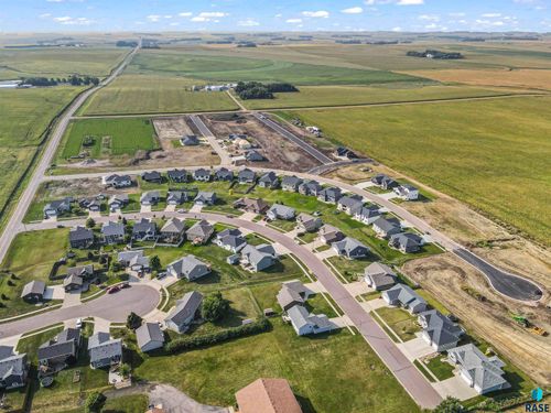 1008 Sundance St, Valley Springs, SD, 57068-2013 | Card Image
