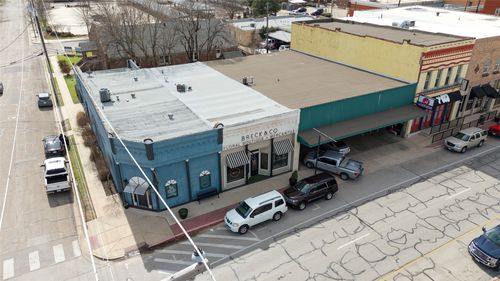 214 E Chambers St, Cleburne, TX, 76031-5611 | Card Image