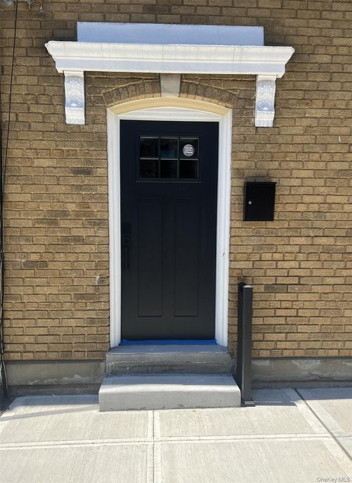 23 Hillside Ave, Williston Park, NY, 11596-2357 | Card Image
