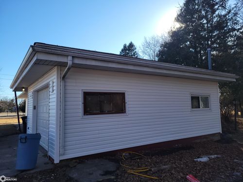 821 Ne 2nd St, Eagle Grove, IA, 50533-1503 | Card Image