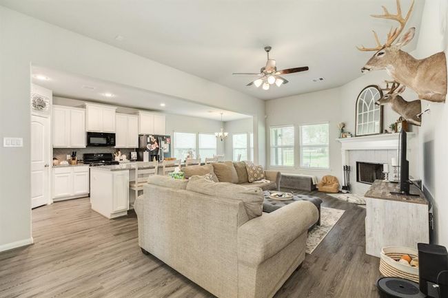 2337 Shalmar Dr, House other with 4 bedrooms, 2 bathrooms and 3 parking in West Columbia TX | Image 9