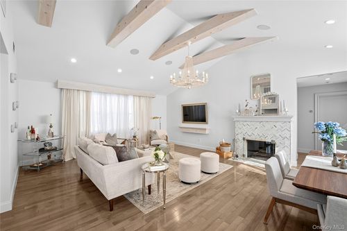 11 Huckleberry Ln E, Hampton Bays, NY, 11946-1616 | Card Image