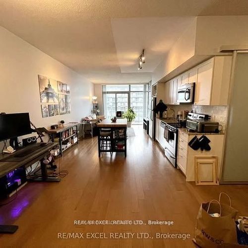 2515-105 The Queensway, Toronto, ON, M6S5B5 | Card Image