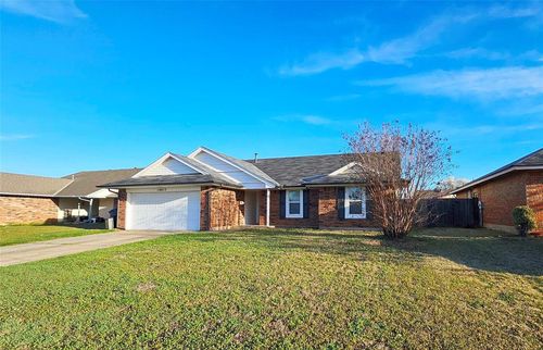 10417 Fairfax Lane, Yukon, OK, 73099 | Card Image