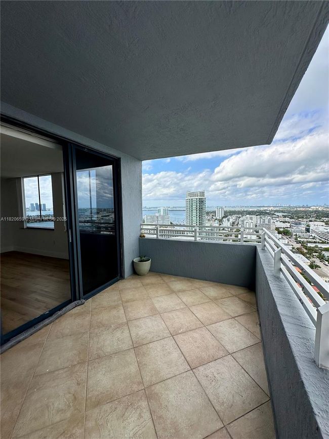 APT-3007 - 1330 West Ave, Condo with 2 bedrooms, 2 bathrooms and null parking in Miami Beach FL | Image 4