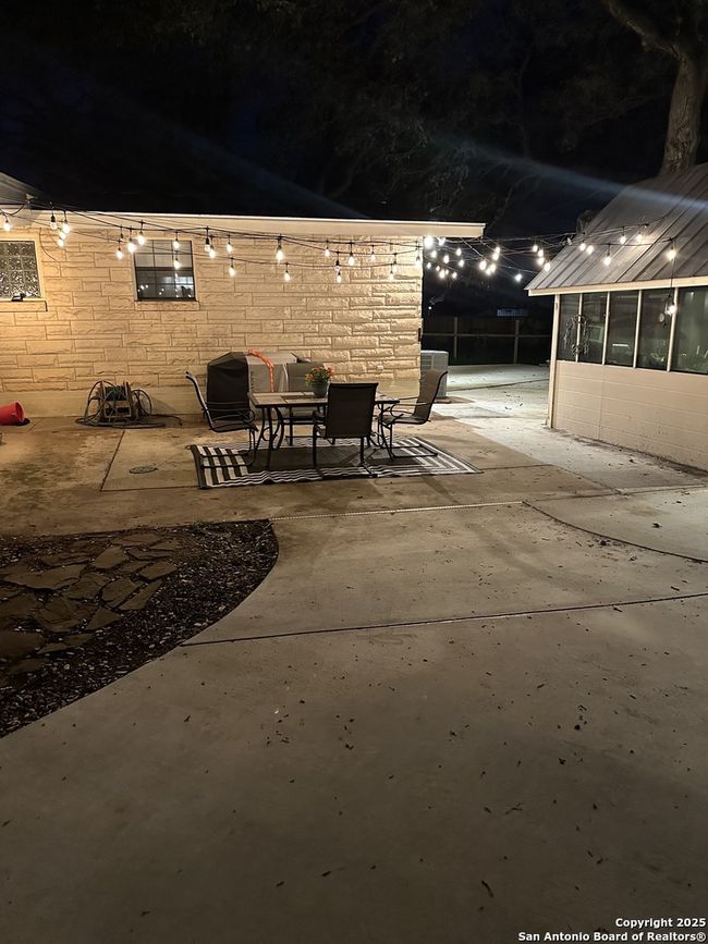 503 Mockingbird Ln, House other with 3 bedrooms, 2 bathrooms and null parking in Devine TX | Image 49