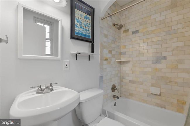APT-402 - 3028 Wisconsin Ave Nw, Condo with 2 bedrooms, 2 bathrooms and null parking in WASHINGTON DC | Image 16