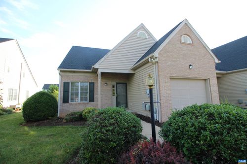 121 Bryant Dr, WAYNESBORO, VA, 22980-7482 | Card Image