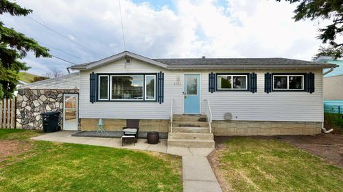 9527 85 Avenue, Peace River, AB, T8S1G3 | Card Image