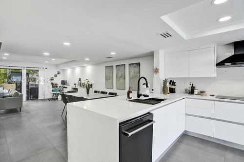 77-2723 Ne 164th St, North Miami Beach, FL, 33160-4042 | Card Image