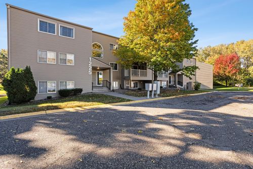 b17-1225 Ferndale St N, Maplewood, MN, 55119-7161 | Card Image