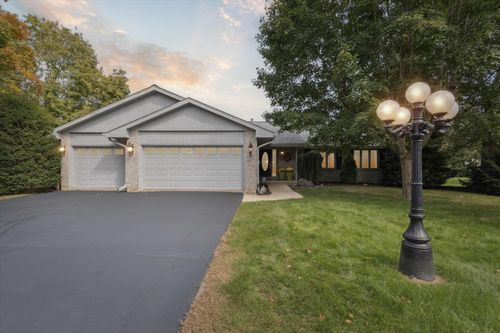 2584 Circle Dr, Belvidere, IL, 61008-9760 | Card Image