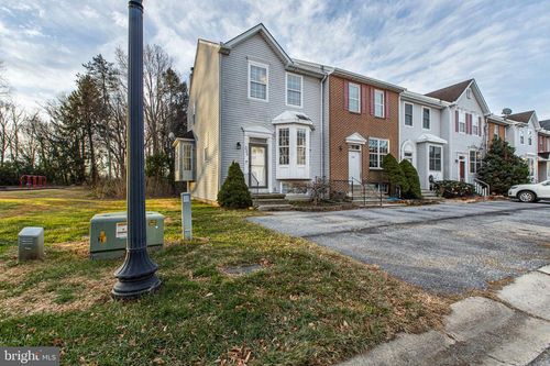 335 Victoria Blvd, NEWARK, DE, 19702-5251 | Card Image