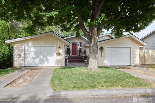 513 Se Highland Park Dr, College Place, WA, 99324-1360 | Card Image