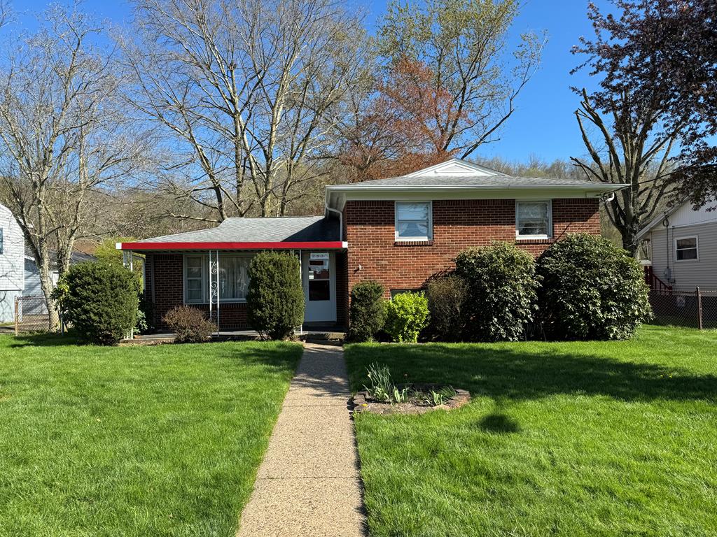 Glenwood Ave, Moundsville, WV 26041