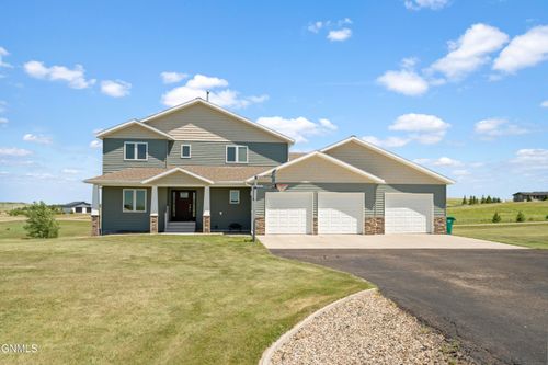 2818 Hogan Dr, Bismarck, ND, 58503-8529 | Card Image