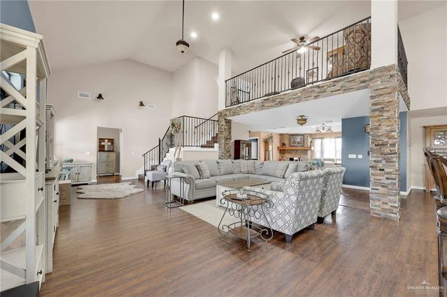 5213 Mile 8 1/2 Rd, House other with 3 bedrooms, 3 bathrooms and 2 parking in Edinburg TX | Image 6