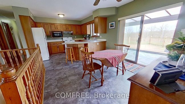 3938 Tile Yard Rd, House other with 3 bedrooms, 1 bathrooms and 6 parking in Petrolia ON | Image 5