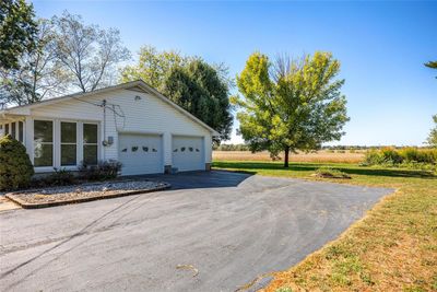 501 S Old Route 66, House other with 3 bedrooms, 2 bathrooms and 4 parking in Mount Olive IL | Image 3