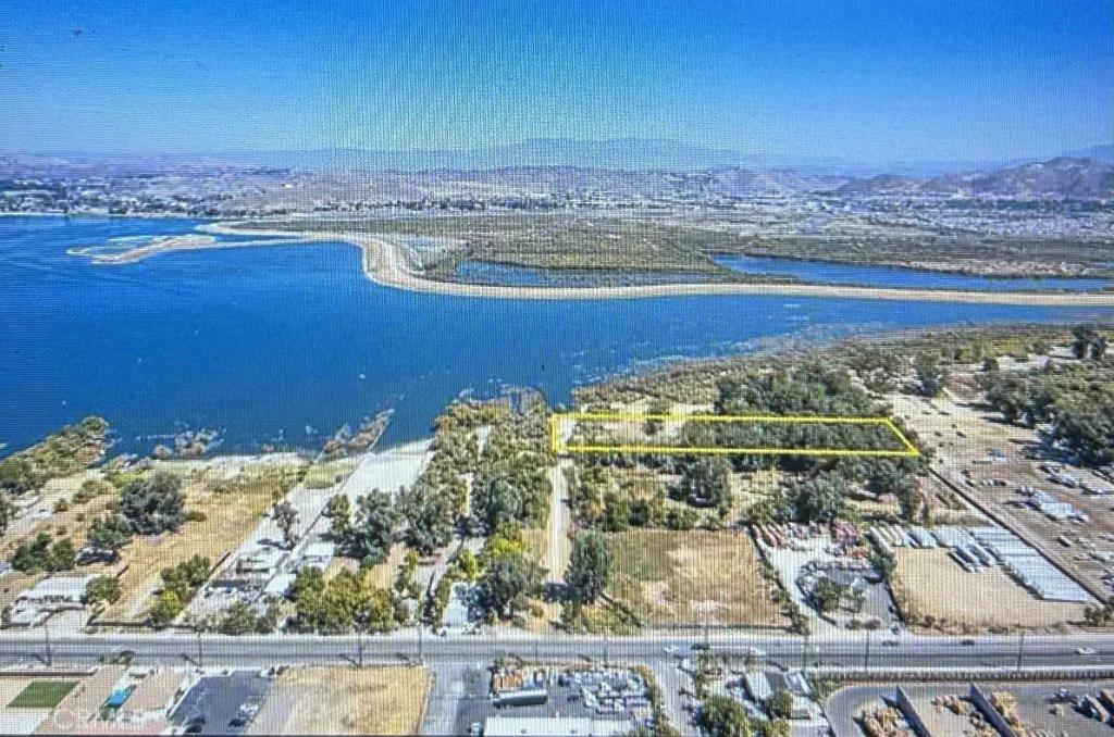 Land in Lake Elsinore 2