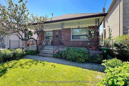 105 Regina Ave, North York, ON, M6A1R5 | Card Image