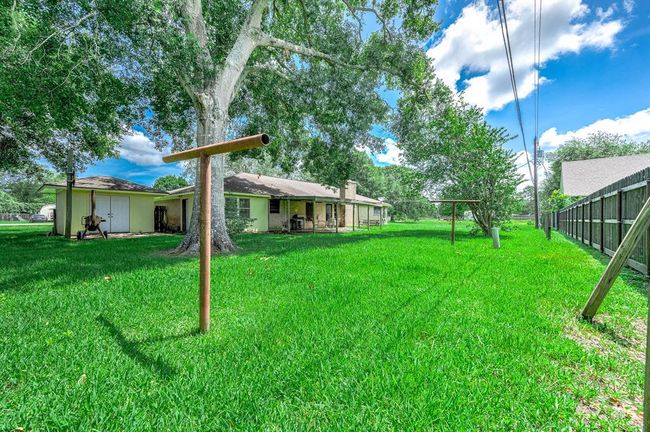 49 Robin Dr, House other with 3 bedrooms, 2 bathrooms and 2 parking in Alvin TX | Image 31