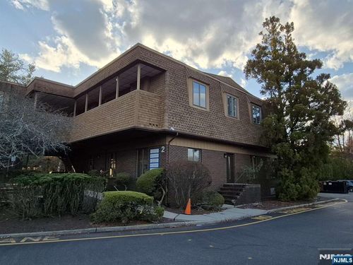 180 Old Tappan Rd, Old Tappan, NJ, 07675-7052 | Card Image