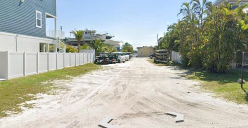 207 Church Ave, BRADENTON BEACH, FL, 34217-2420 | Card Image