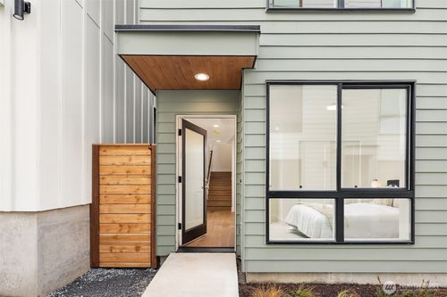 b-4418 1st Avenue Ne, Seattle, WA, 98105 | Card Image