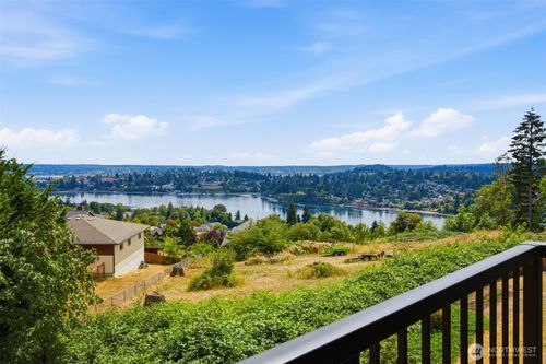 201-3320 Narrows View Ln Ne, Bremerton, WA, 98310-2271 | Card Image