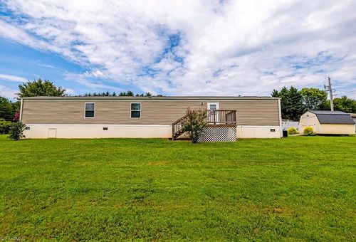 1095 Willow Creek Dr, Pinnacle, NC, 27043-8459 | Card Image